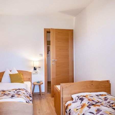 Haensel Und Gretel Schlosshof Umes Exterior foto
