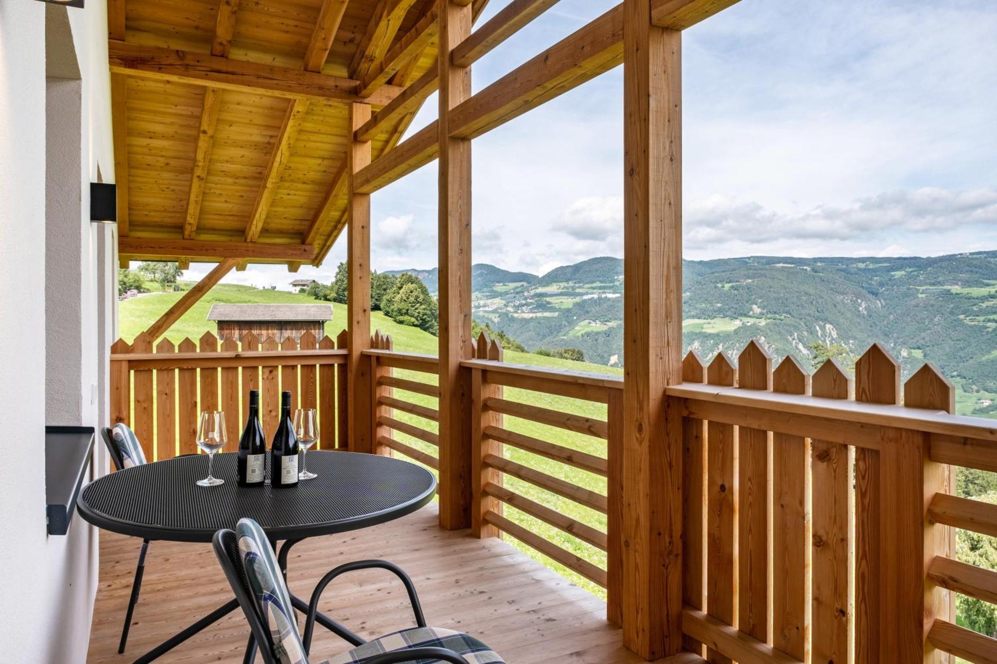 Haensel Und Gretel Schlosshof Umes Exterior foto