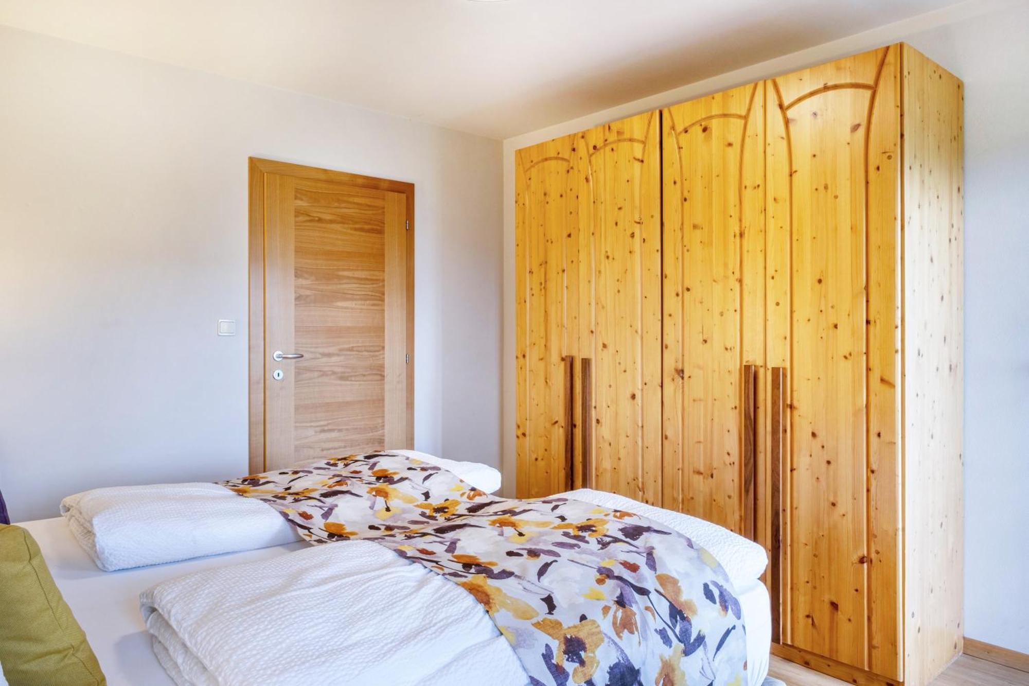 Haensel Und Gretel Schlosshof Umes Exterior foto