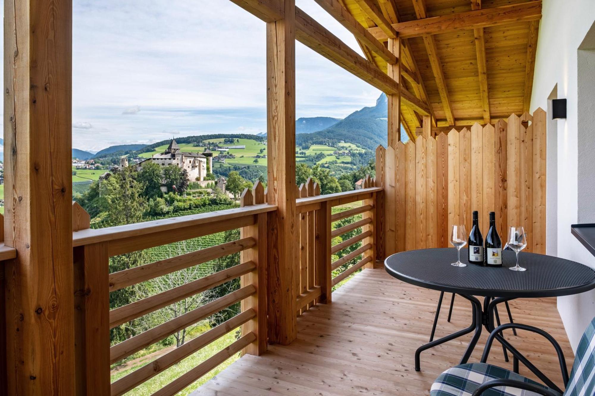 Haensel Und Gretel Schlosshof Umes Exterior foto